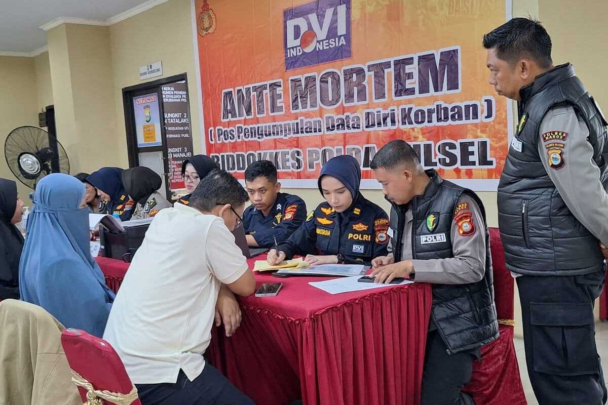8 Keluarga Korban Pesawat ATR Tes Ante Mortem di DVI Polda Sulsel