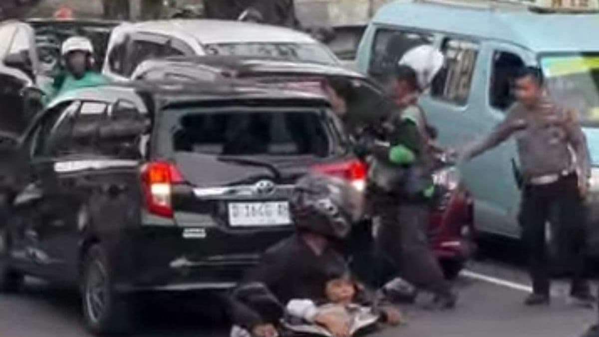 Pemobil Ugal-Ugalan Jadi Tersangka Kepemilikan Sajam dan Pelat Palsu