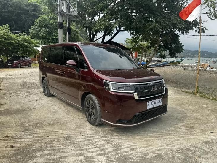 Seni Menjinakkan Mobil Hybrid di Libur Natal dan Tahun Baru: Haramnya Gigi Netral hingga Trik Ban Hemat BBM